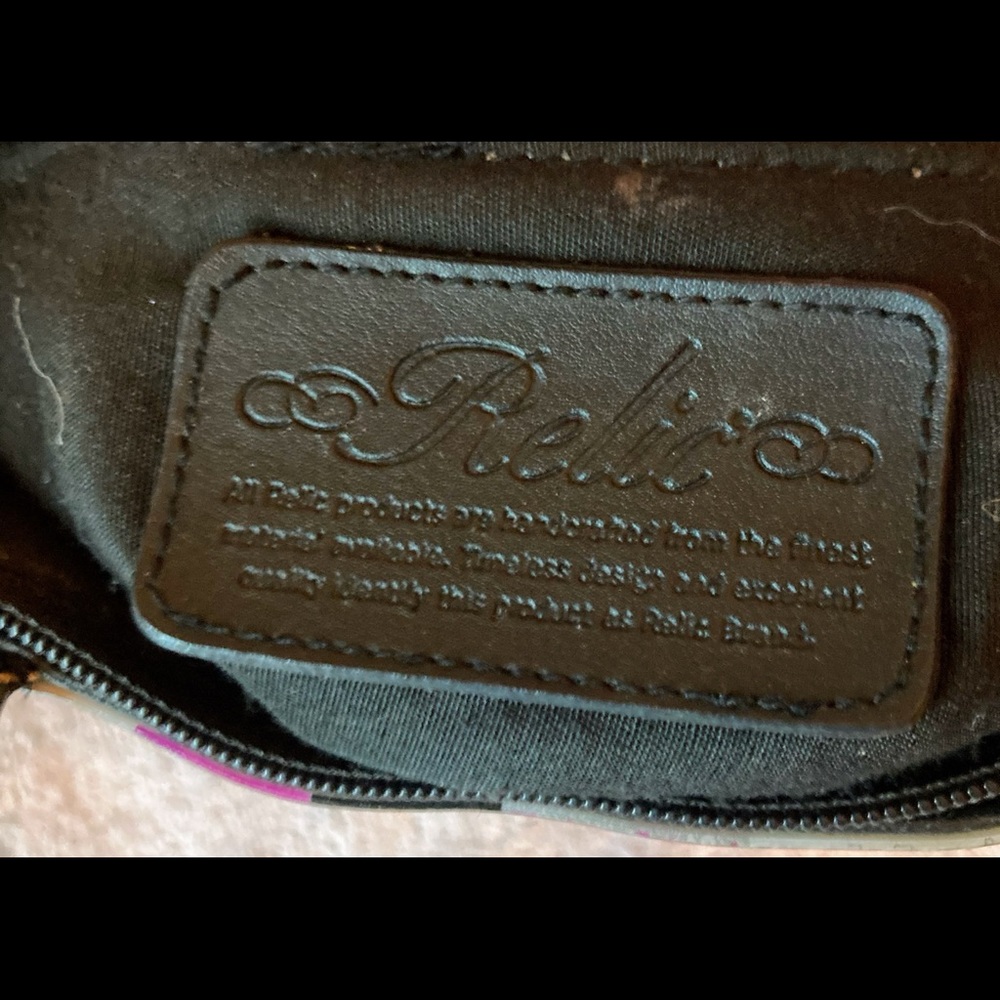 RELIC Gloss Magazine Print Bag - Picture 3 of 6